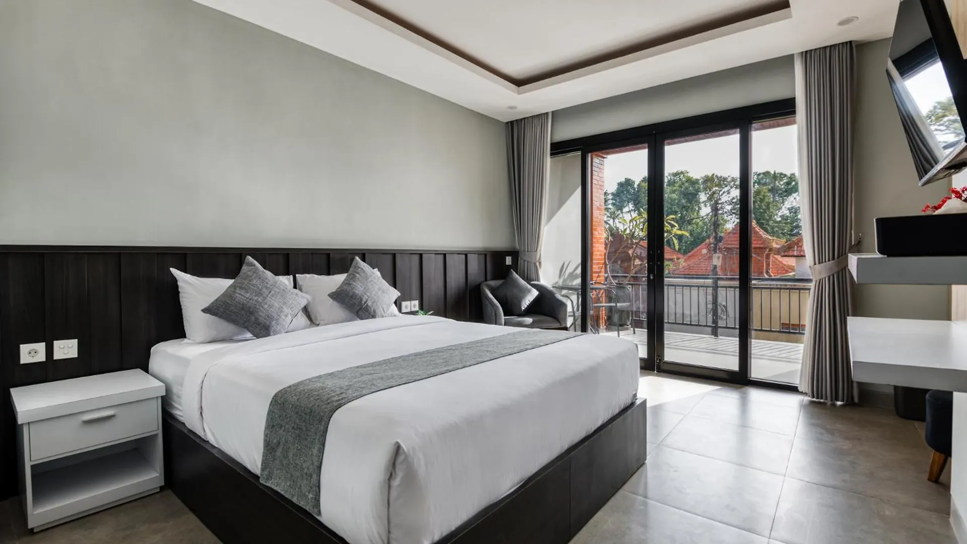 Djenek Seminyak Hotel